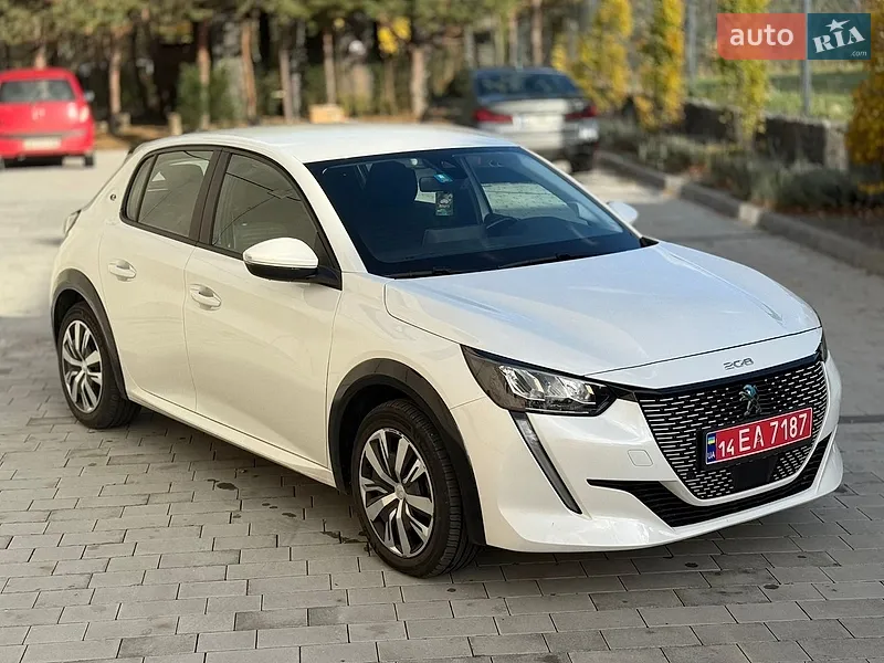 Peugeot e-208