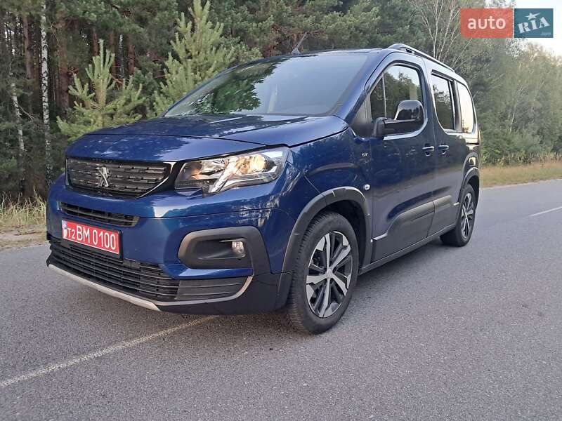 Минивэн Peugeot e-Rifter