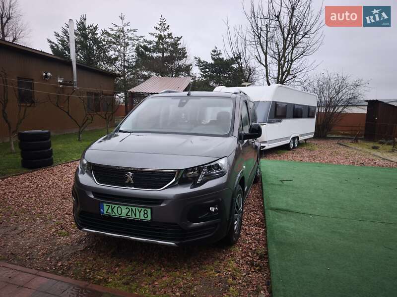 Мінівен Peugeot e-Rifter