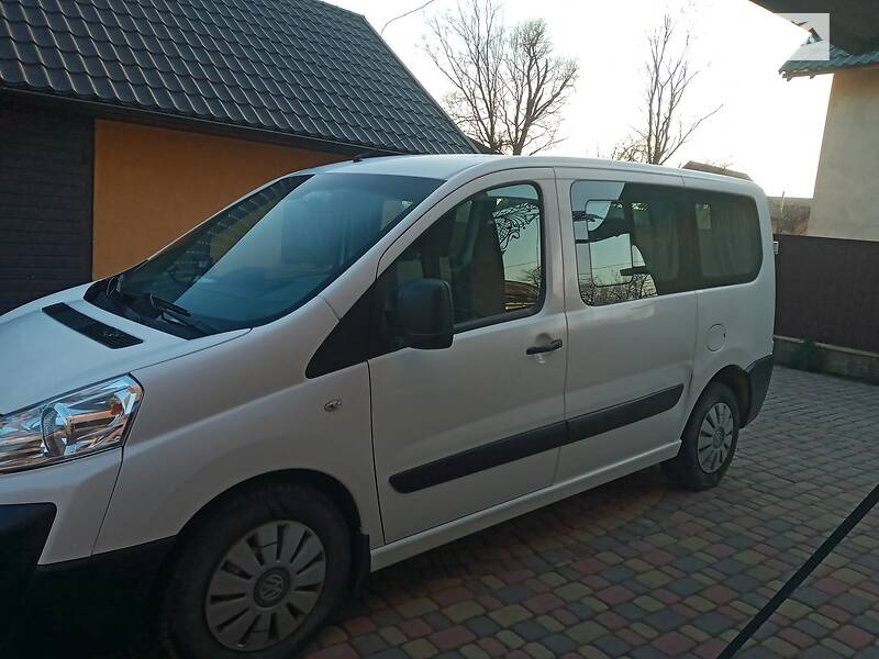 Легкові Peugeot Expert