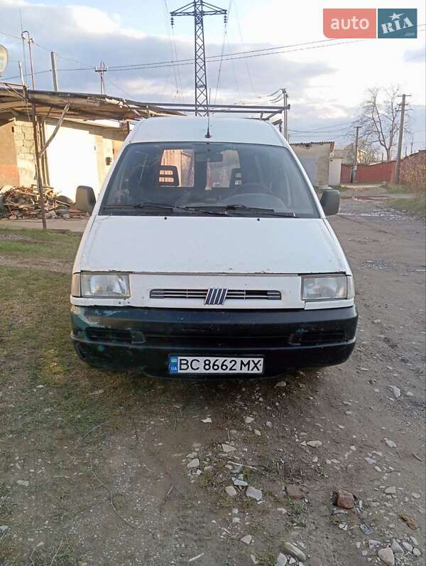 Минивэн Peugeot Expert