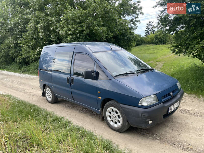 Вантажівки Peugeot Expert