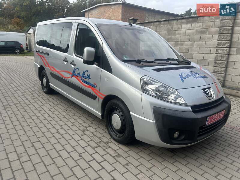 Мінівен Peugeot Expert