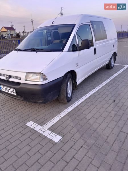 Вантажопасажирський фургон Peugeot Expert