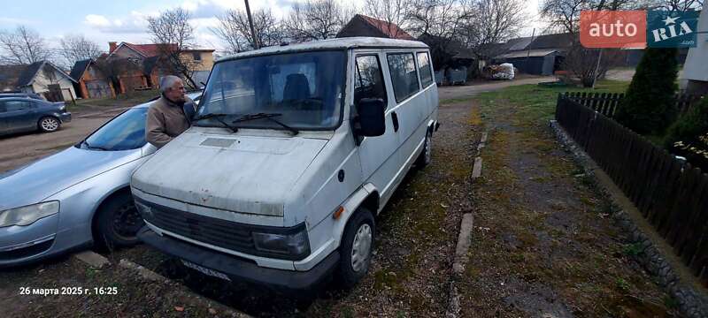 Peugeot J5