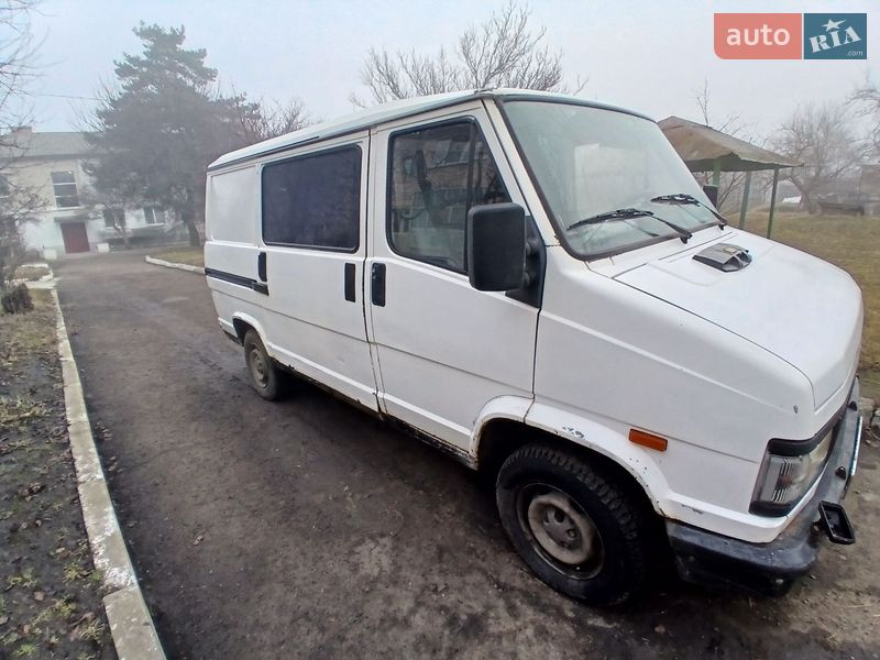 Вантажівки Peugeot J5