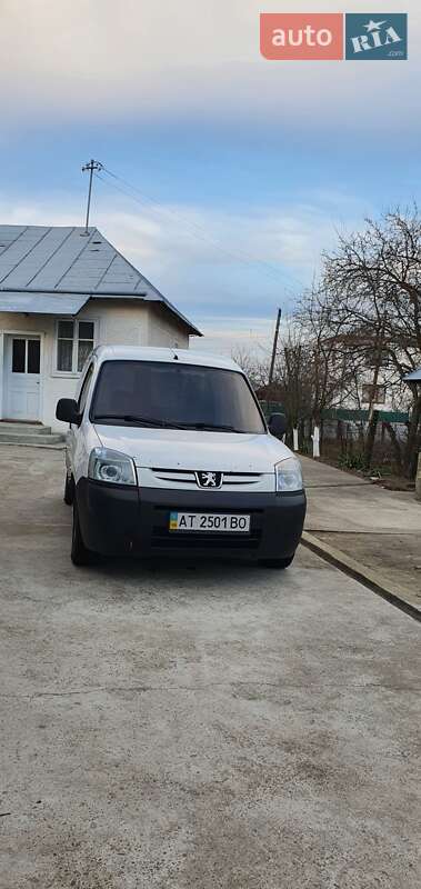 Мінівен Peugeot Partner