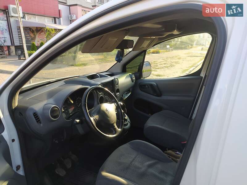 Мінівен Peugeot Partner