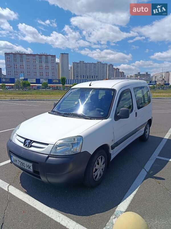 Мінівен Peugeot Partner
