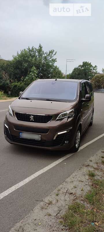 Минивэн Peugeot Traveller