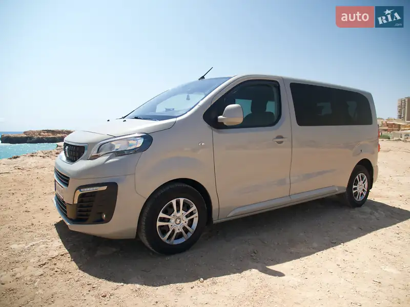 Peugeot Traveller 2017