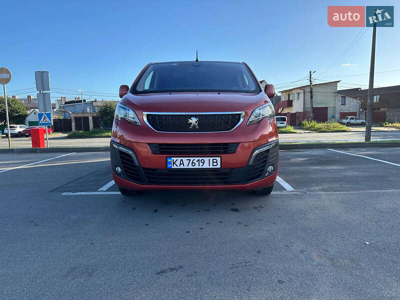 Минивэн Peugeot Traveller