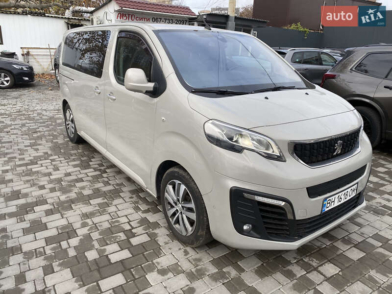 Легковые Peugeot Traveller