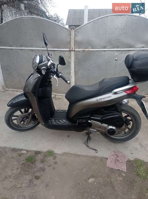 Скутер Piaggio Beverly