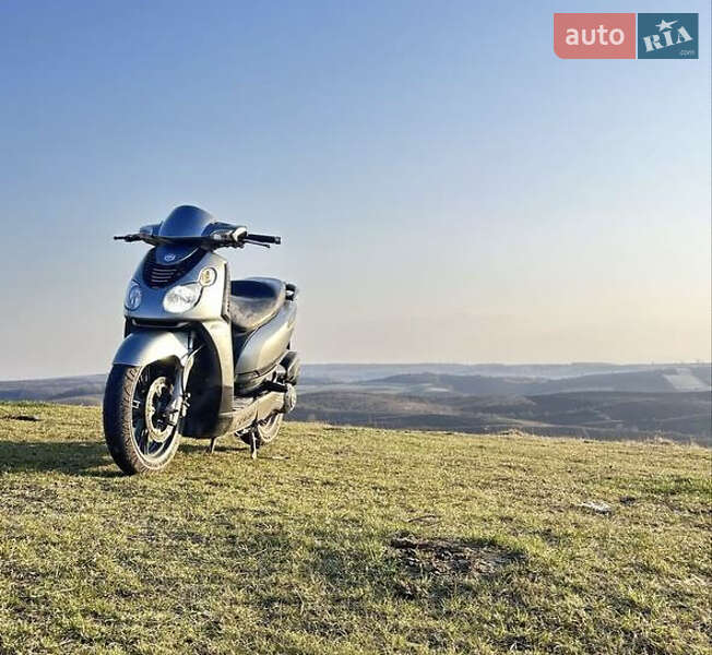 Piaggio Carnaby 200