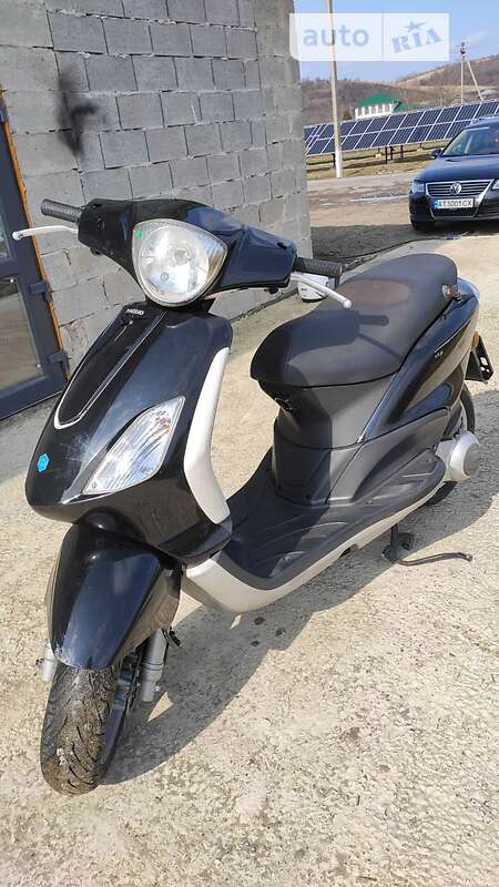 Piaggio FLY