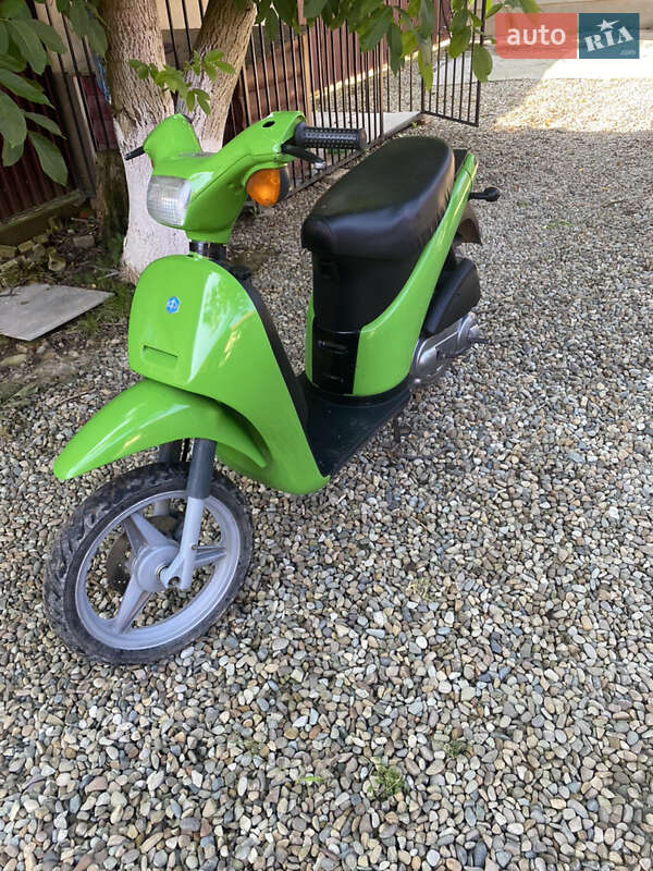 Скутер Piaggio Free