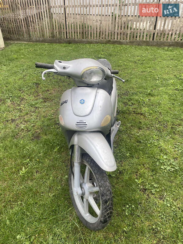 Максі-скутер Piaggio Liberty