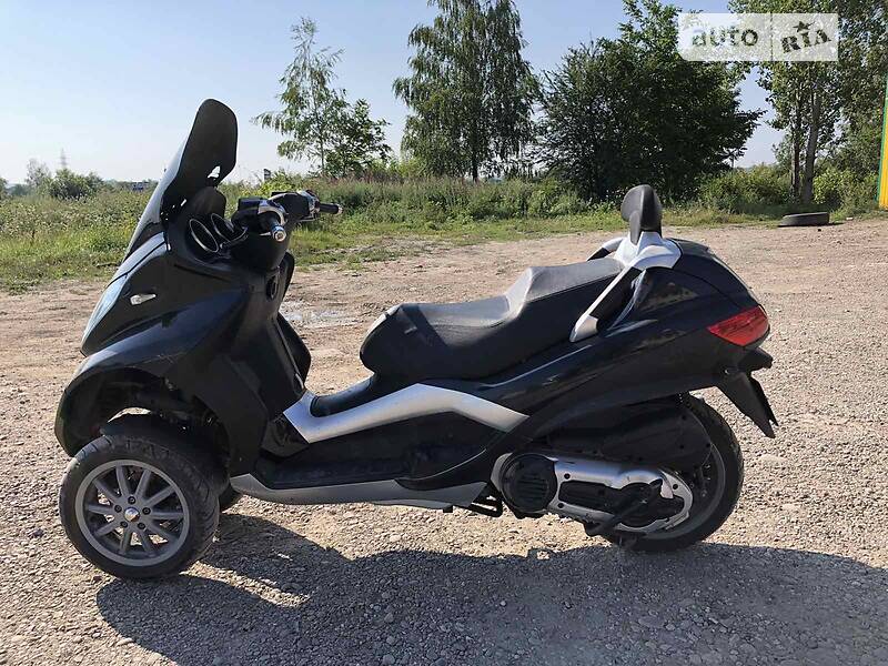 Скутер Piaggio MP3