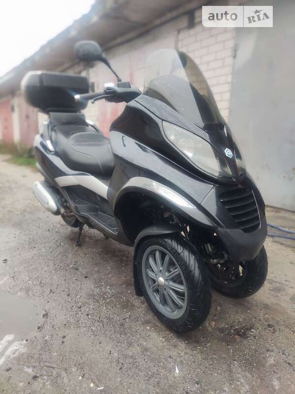 Грузовые мотороллеры, мотоциклы, скутеры, мопеды Piaggio MP3