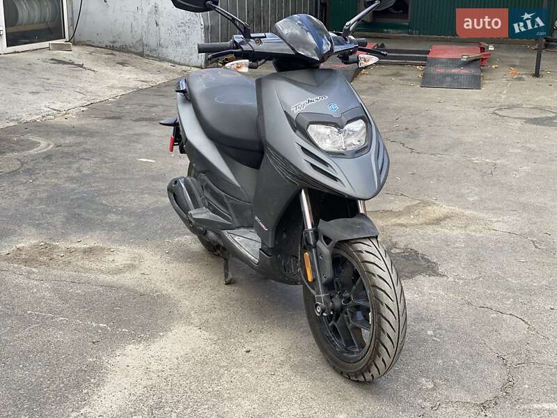 Скутер Piaggio Typhoon