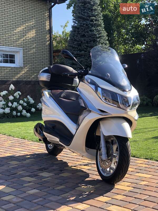 Piaggio X10