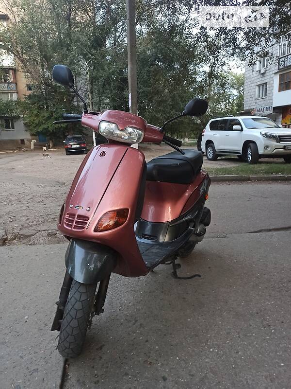 Скутер Piaggio Zip