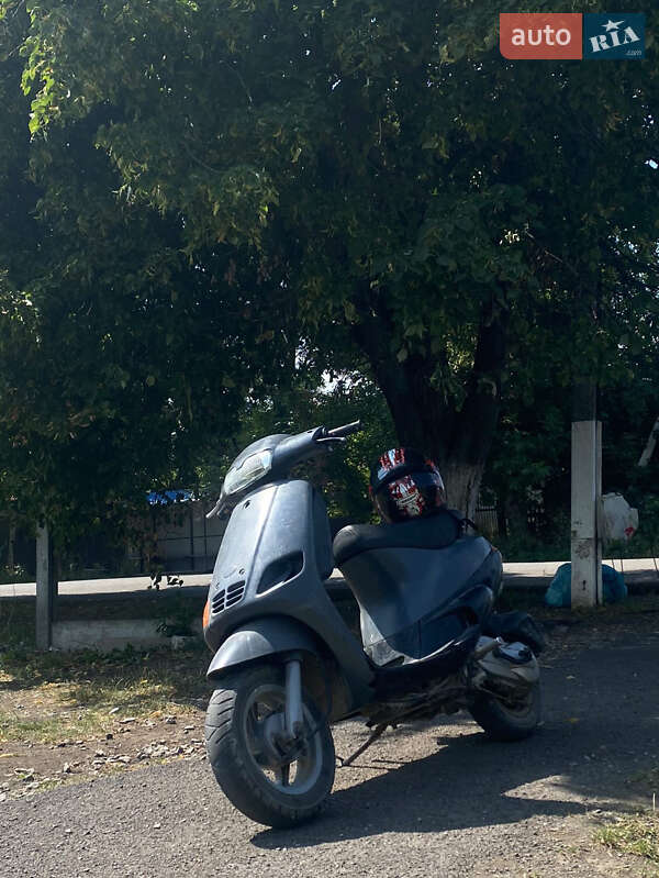 Скутер Piaggio Zip