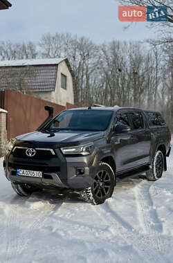 Характеристики Toyota Hilux Пікап