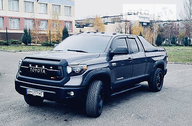 Характеристики Toyota Tundra Пикап