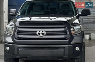 Характеристики Toyota Tundra Пікап