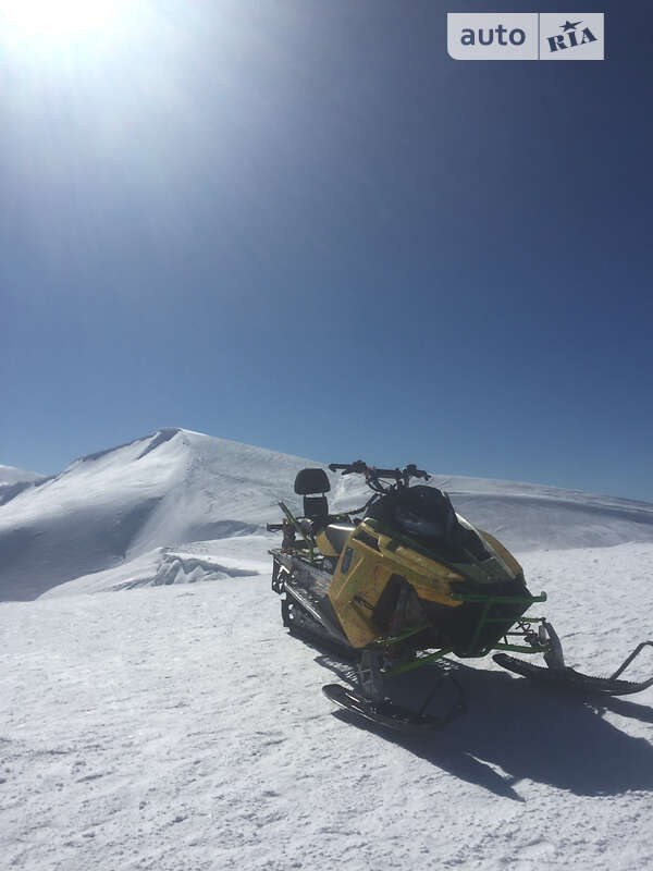 Гірські снігоходи Polaris 800