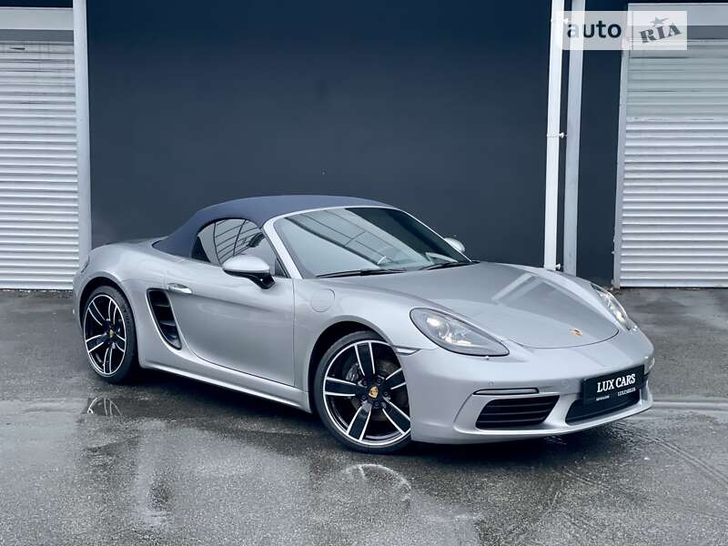 Родстер Porsche 718 Boxster