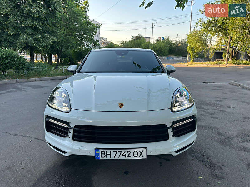 Позашляховик / Кросовер Porsche Cayenne Coupe