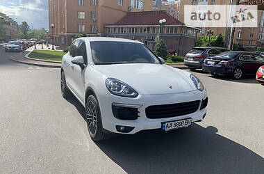 Porsche Cayenne Official 2016