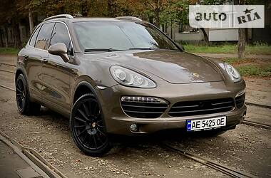 Porsche Cayenne S Official  2011