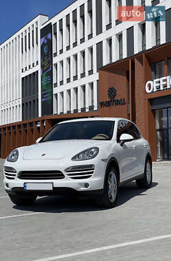 Porsche Cayenne  2012