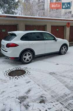 Porsche Cayenne  2012