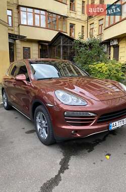 Porsche Cayenne  2012
