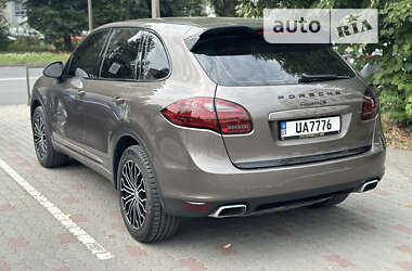Porsche Cayenne  2012