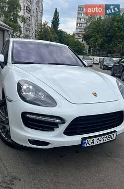 Porsche Cayenne  2012