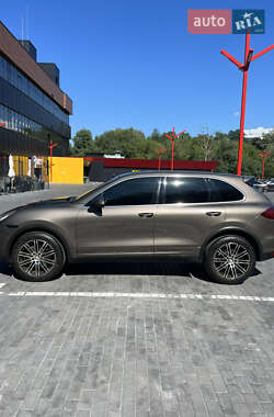 Porsche Cayenne  2012