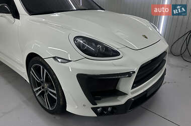 Porsche Cayenne  2011
