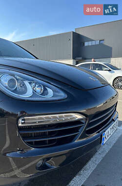 Porsche Cayenne  2012