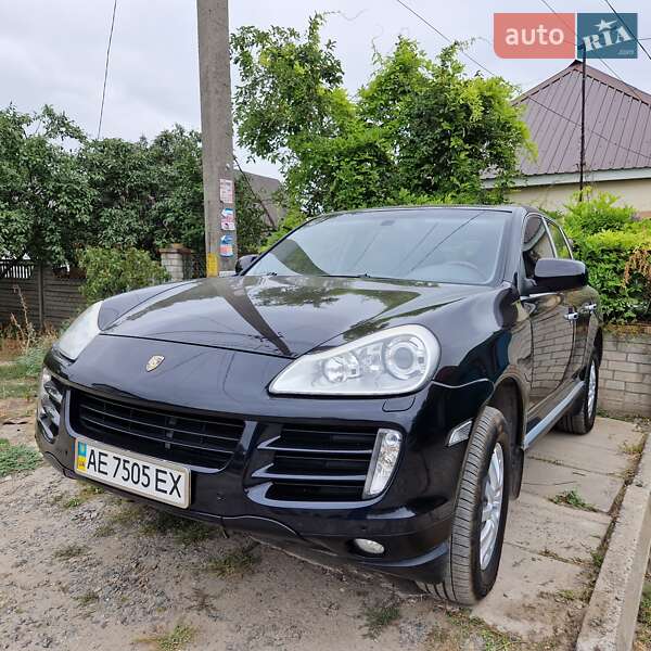 Легкові Porsche Cayenne