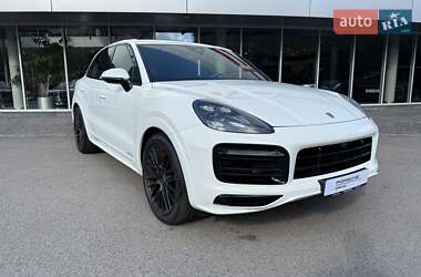 Porsche Cayenne 2021