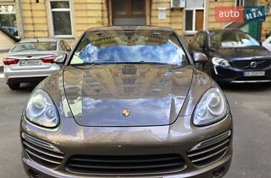 Porsche Cayenne  2012