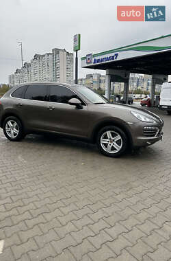 Porsche Cayenne  2012