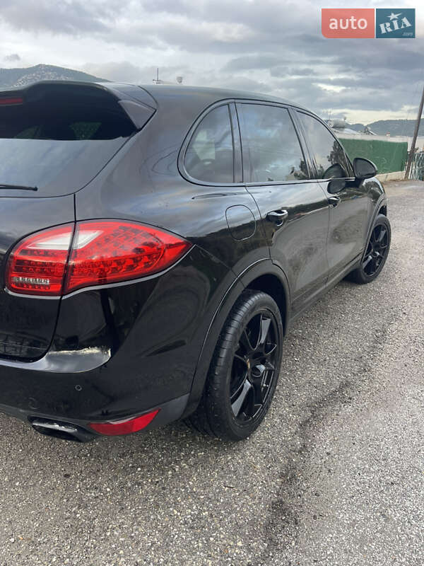Позашляховик / Кросовер Porsche Cayenne 2012 в Ужгороді