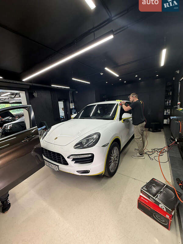 Позашляховик / Кросовер Porsche Cayenne 2012 в Києві